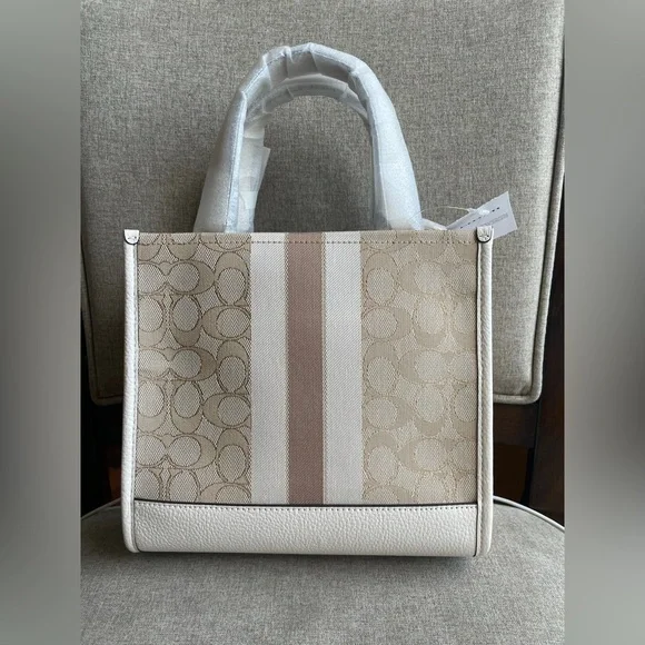 NWT！COACH DEMPSEY TOTE 22 IN SIGNATURE JACQUARD WITH STRIPE AND